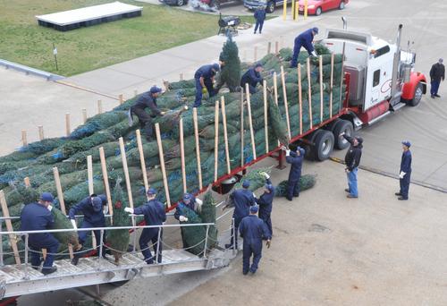 Coast Guard Cutter Mackinaw prepares for Christmas Ship mission