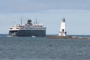 Wind causes captain to steer Badger into PM Lake