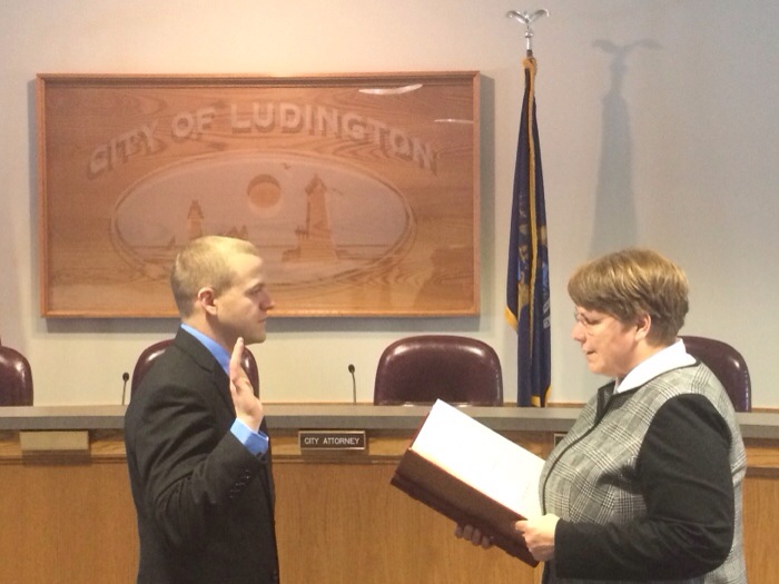 Cox sworn in as Ludington mayor