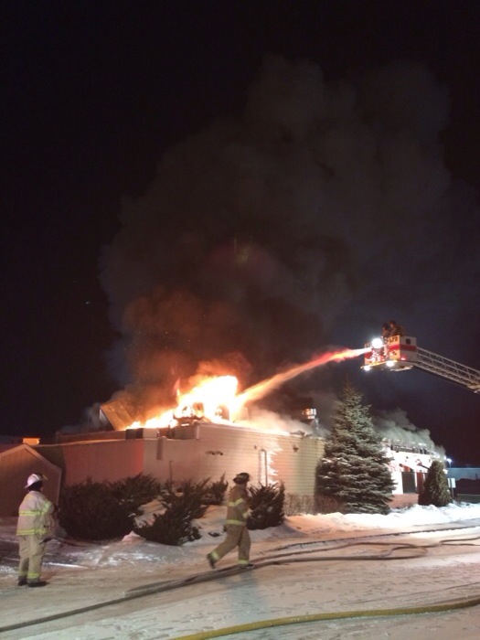 Fire destroys Applebee’s restaurant