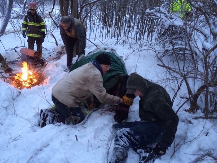 Rescuers save horses from frozen pond