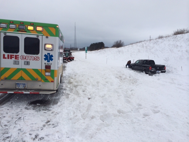 2 injured following expressway rollover