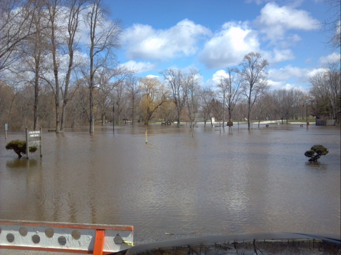 High rivers are not fishable rivers