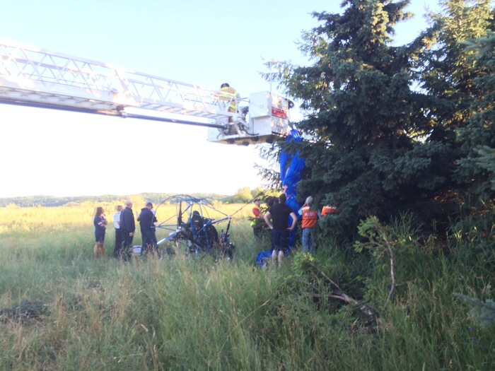 Paragliders uninjured after crash