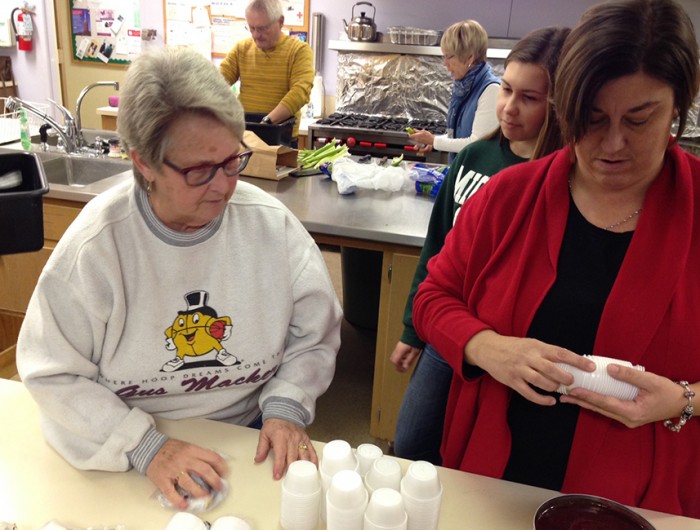 Volunteers thankful for community Thanksgiving dinner.