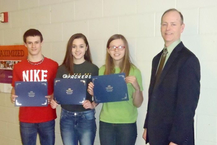MCE students place in essay contest.