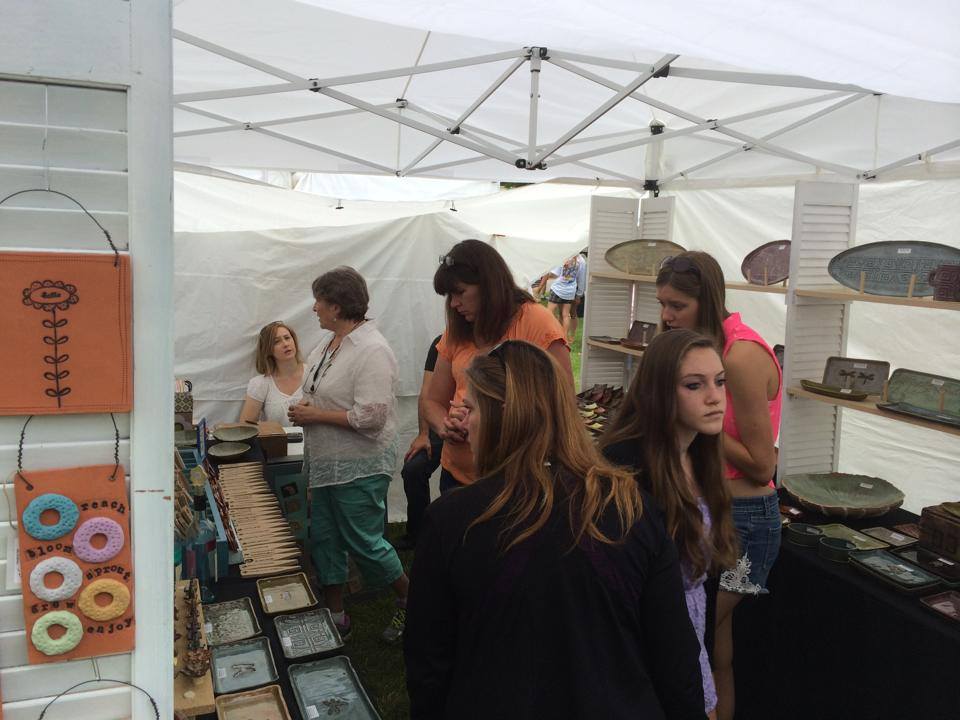 Raffle during arts and crafts fest supports artisan center