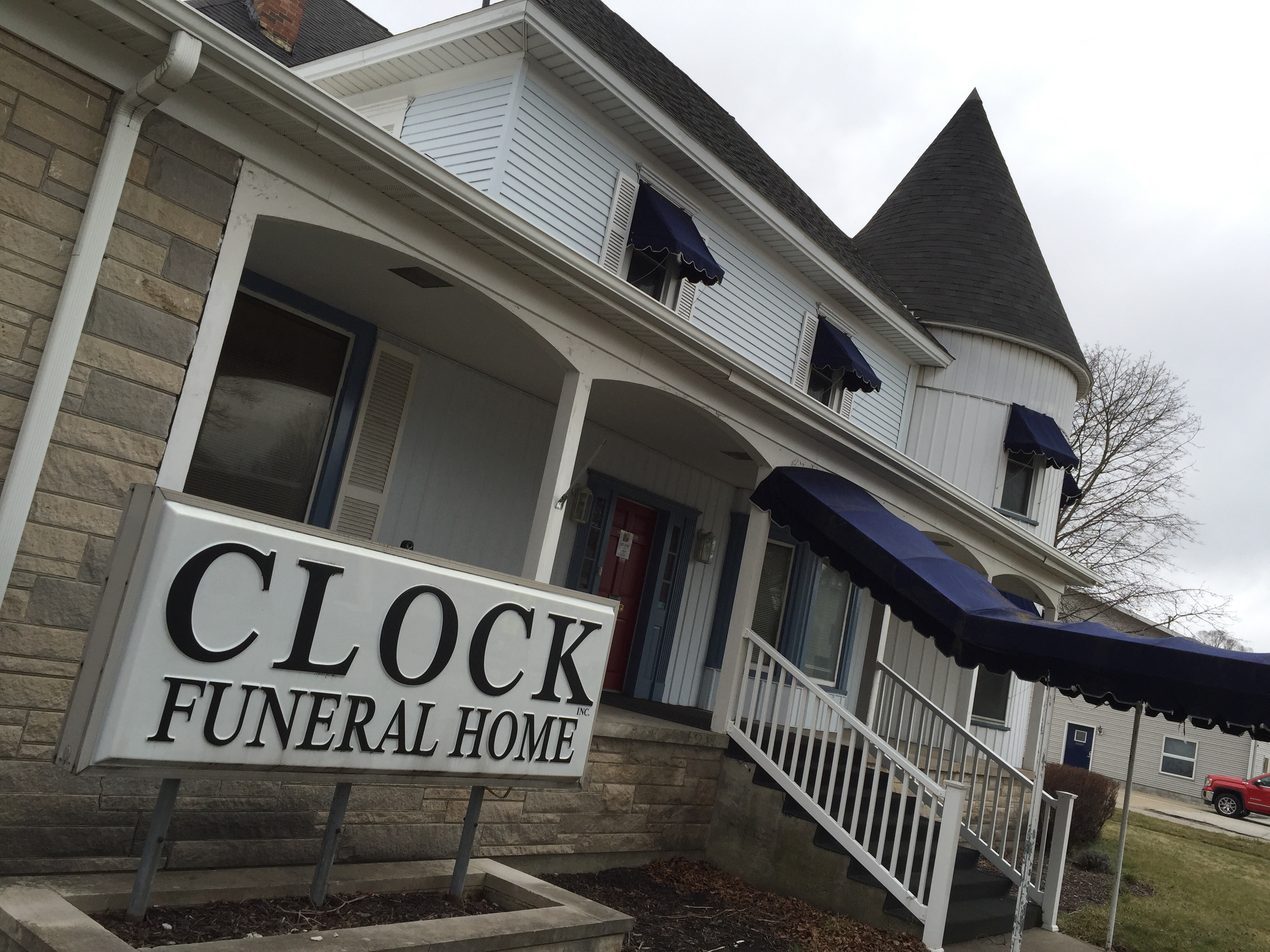 Funeral home director pleads guilty to drunk driving.