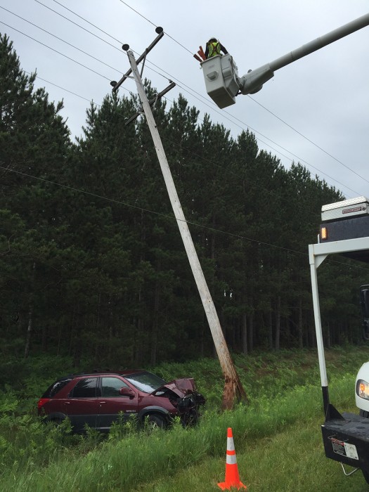 Vehicle crashes into utility pole, closing Quarterline Rd.