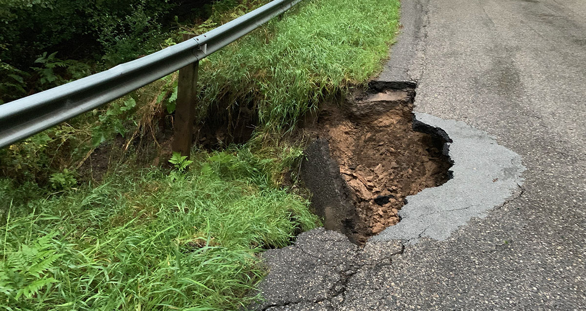 Pleasant Ridge Road closed.