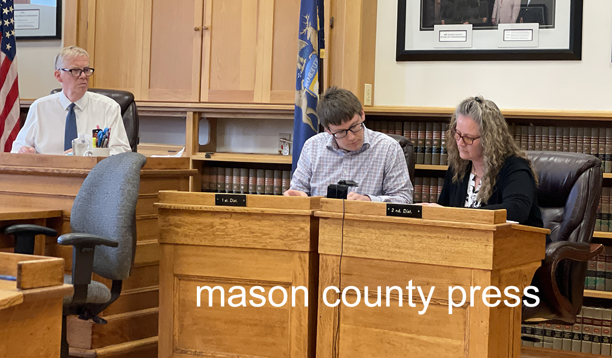 Commission rejects recall petition language against Ludington mayor