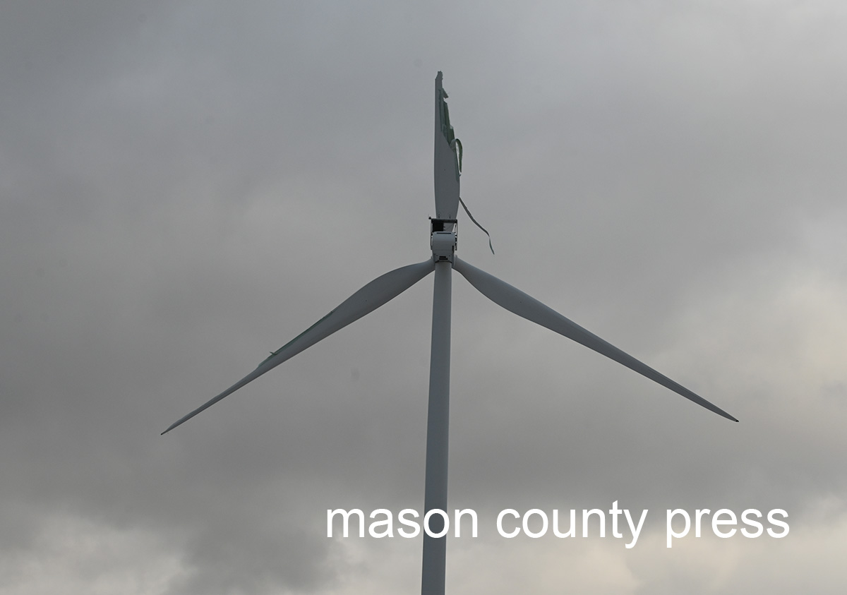 Blade breaks off of wind turbine | MasonCountyPress.com